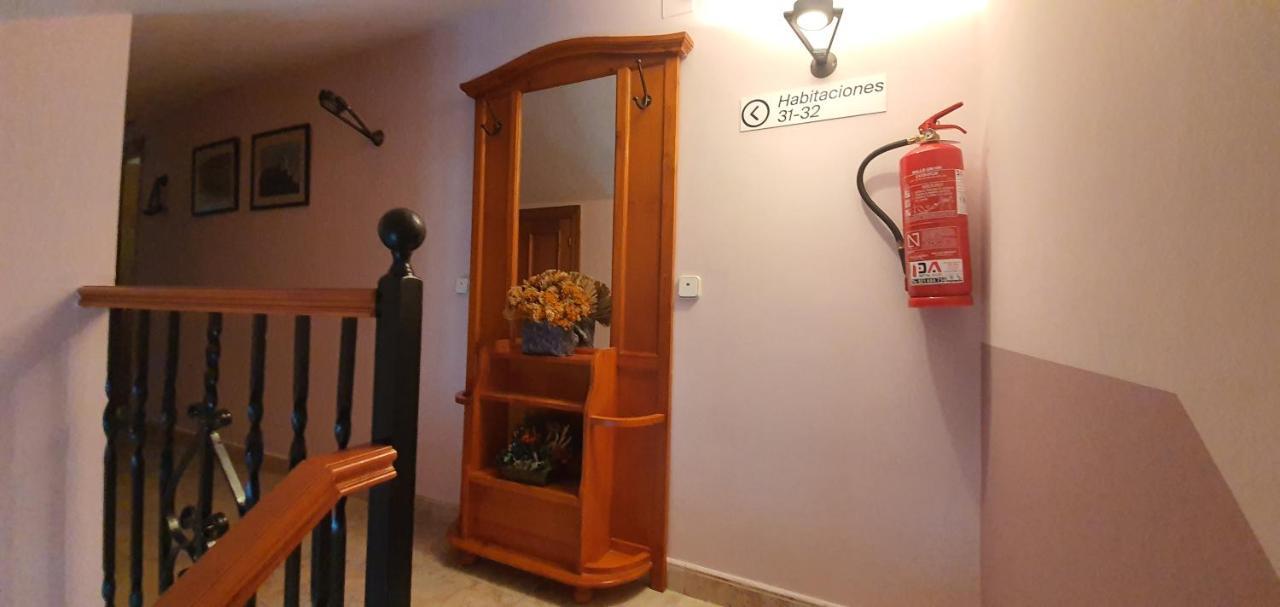 Hospedaje Bar El Gato Del Acueducto Segovia Kültér fotó